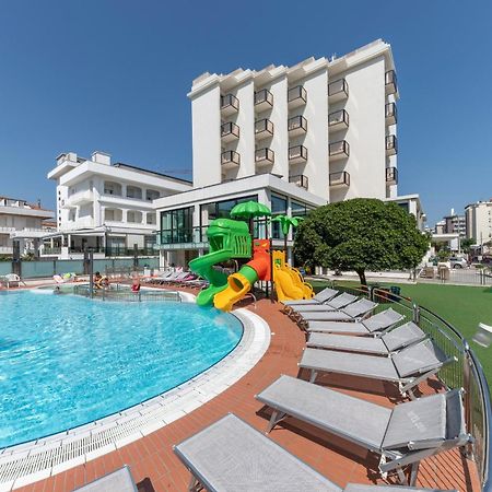 Hotel 2000 Riccione Esterno foto