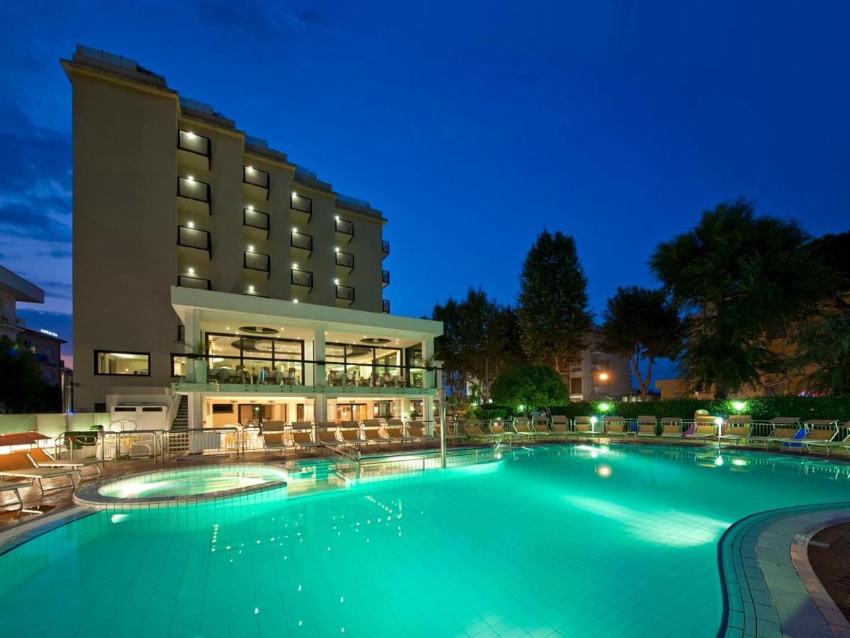 Hotel 2000 Riccione Esterno foto