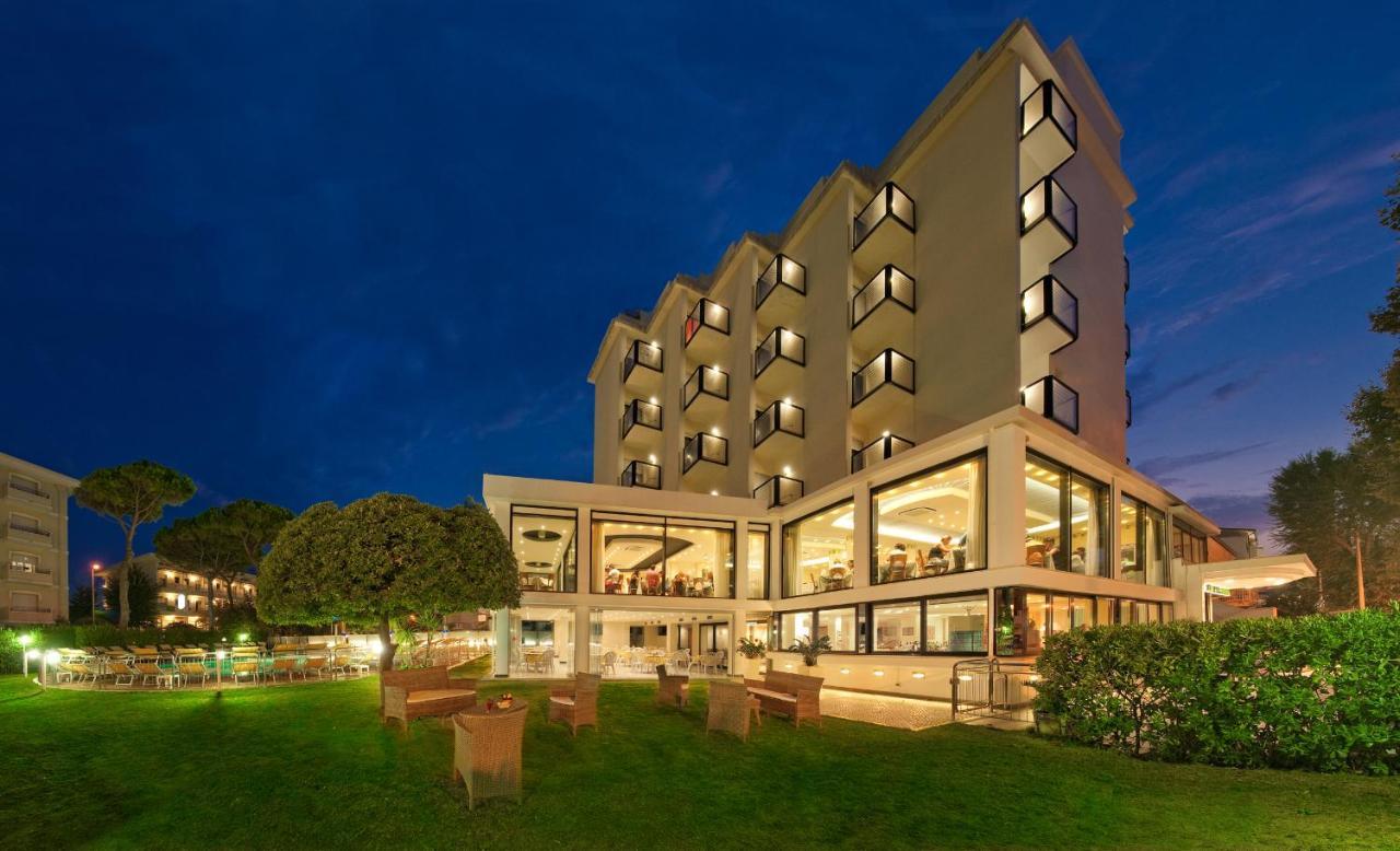 Hotel 2000 Riccione Esterno foto