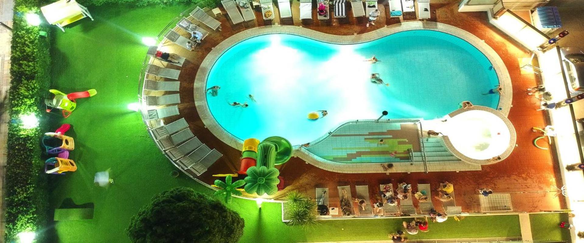 Hotel 2000 Riccione Esterno foto