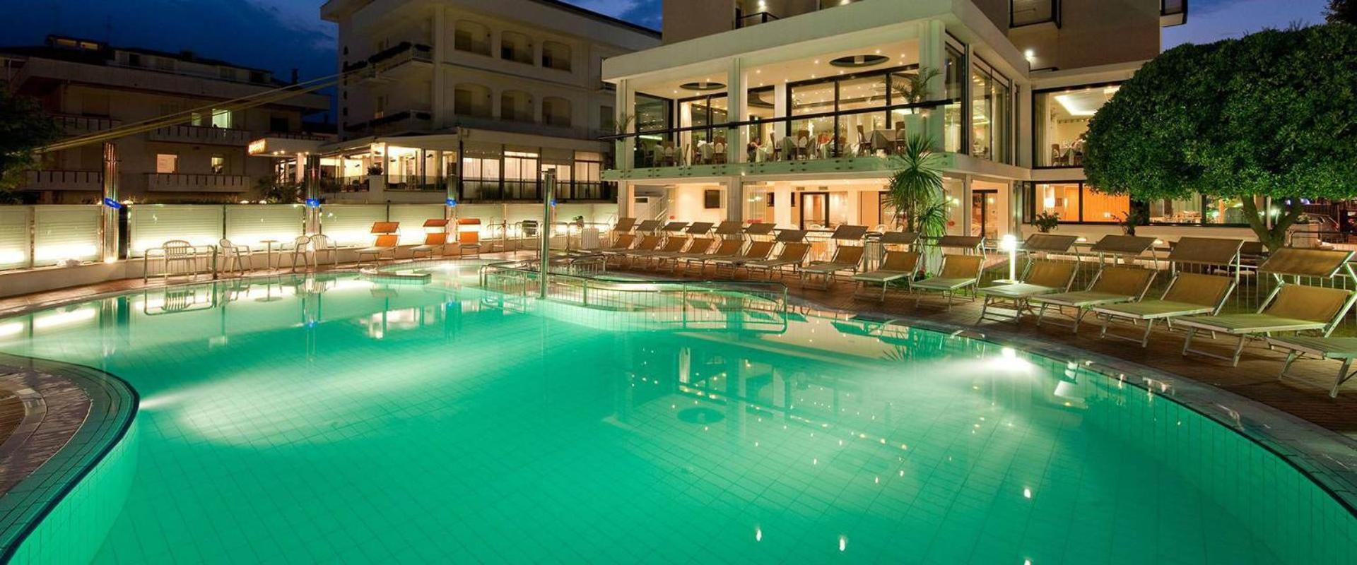 Hotel 2000 Riccione Esterno foto