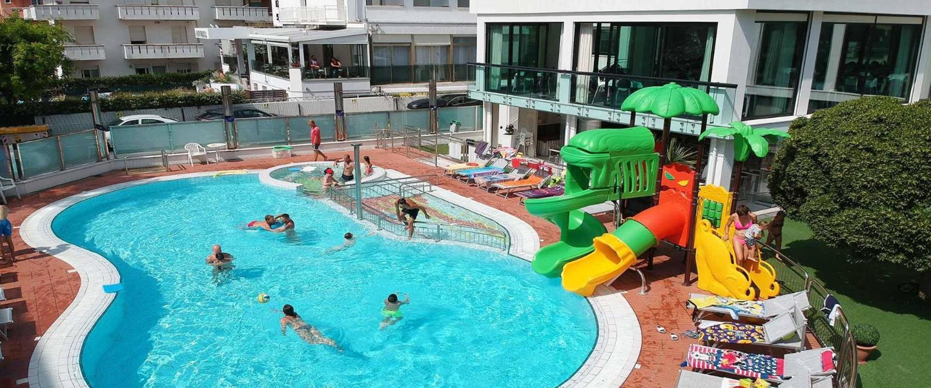 Hotel 2000 Riccione Esterno foto