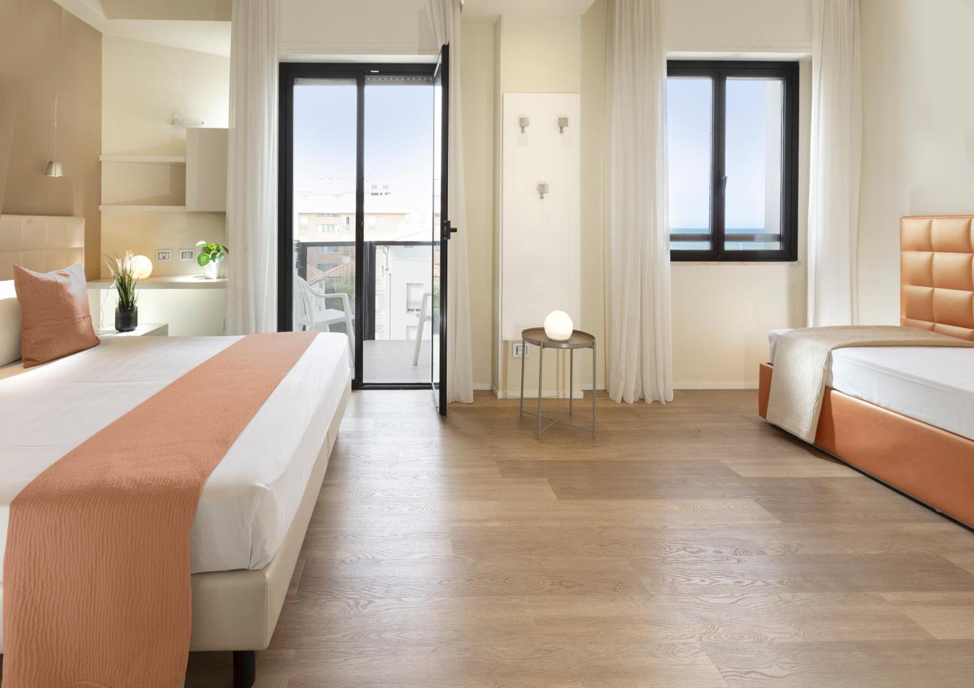 Hotel 2000 Riccione Esterno foto