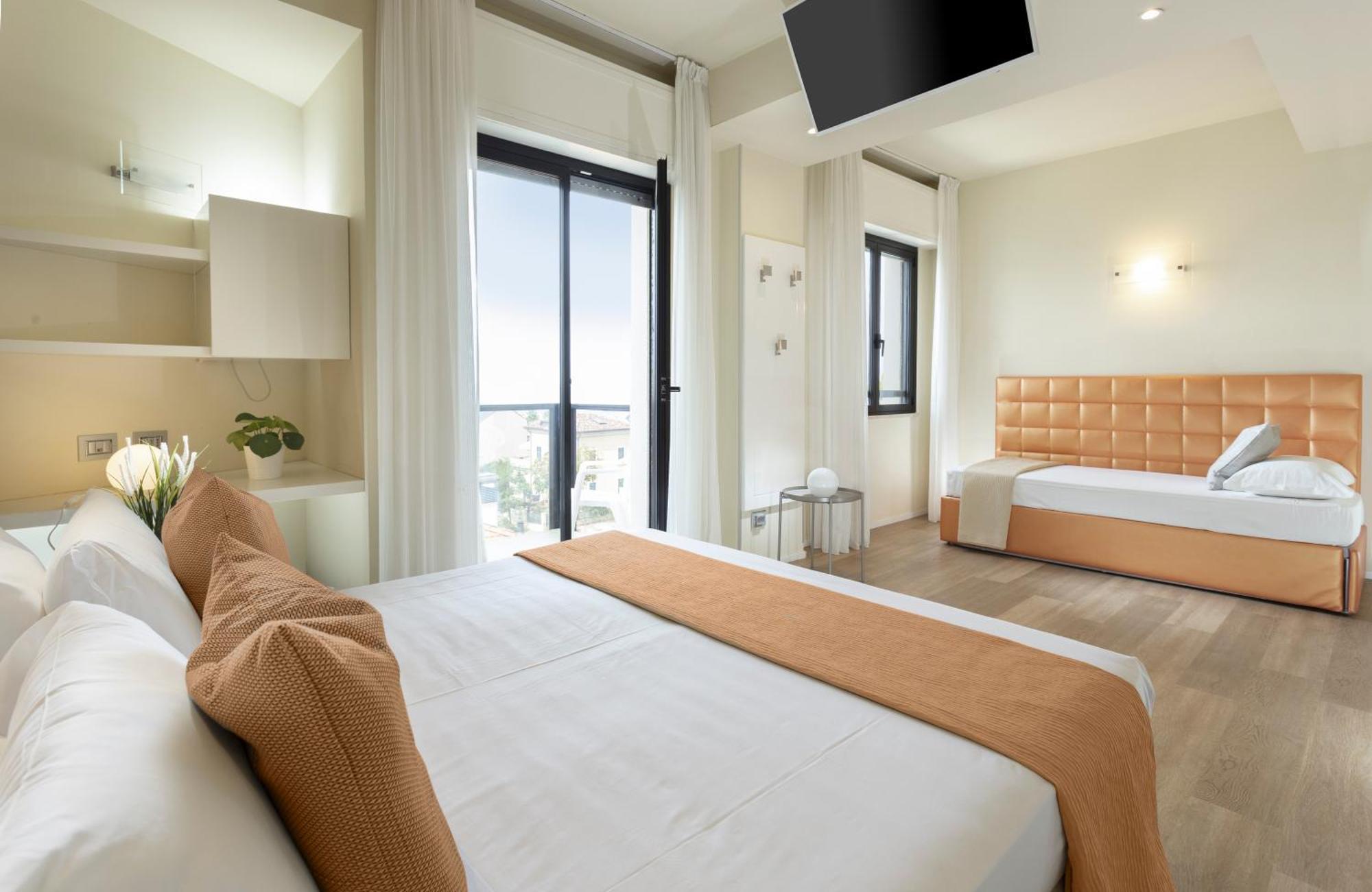 Hotel 2000 Riccione Esterno foto