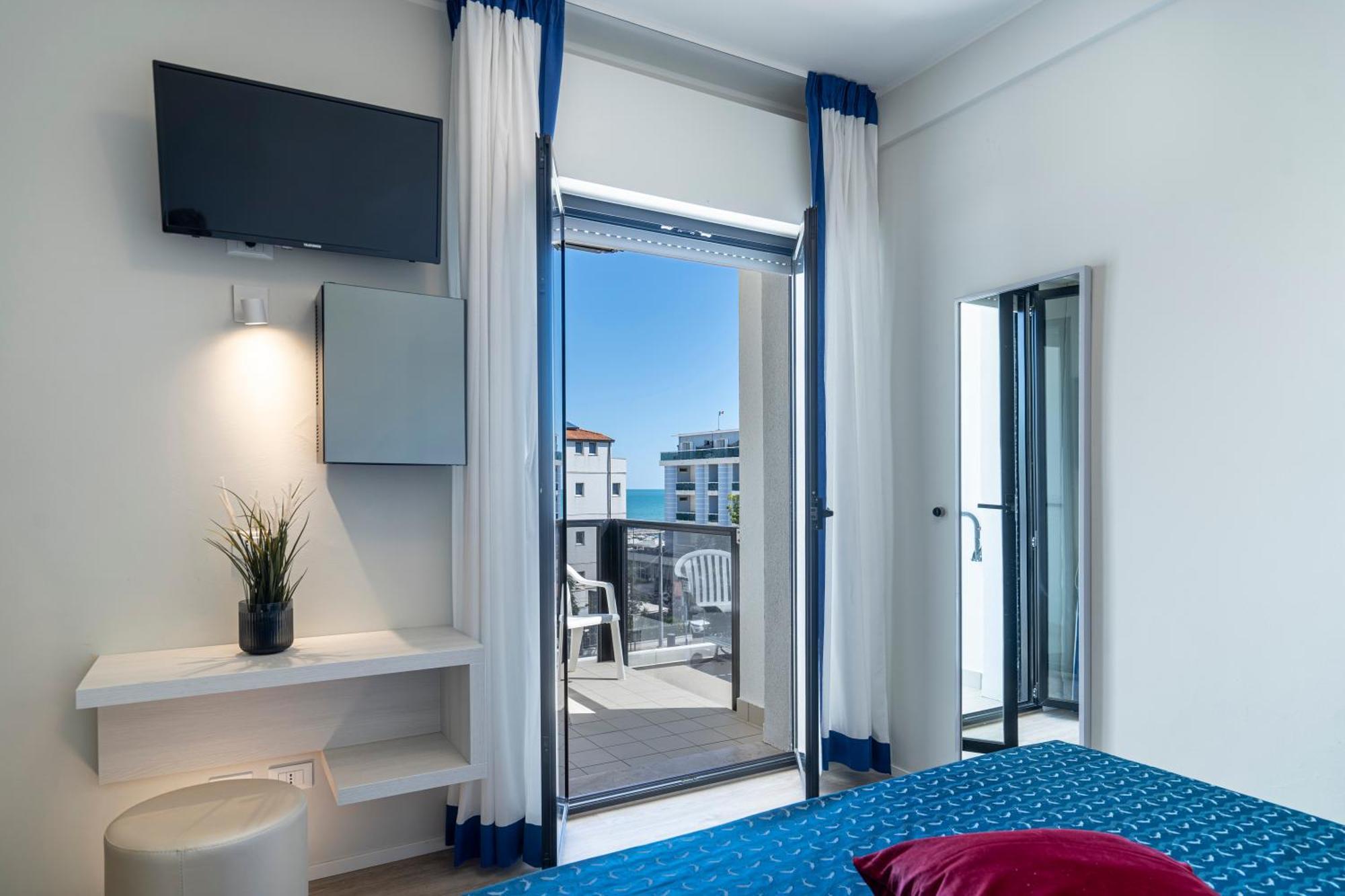 Hotel 2000 Riccione Esterno foto