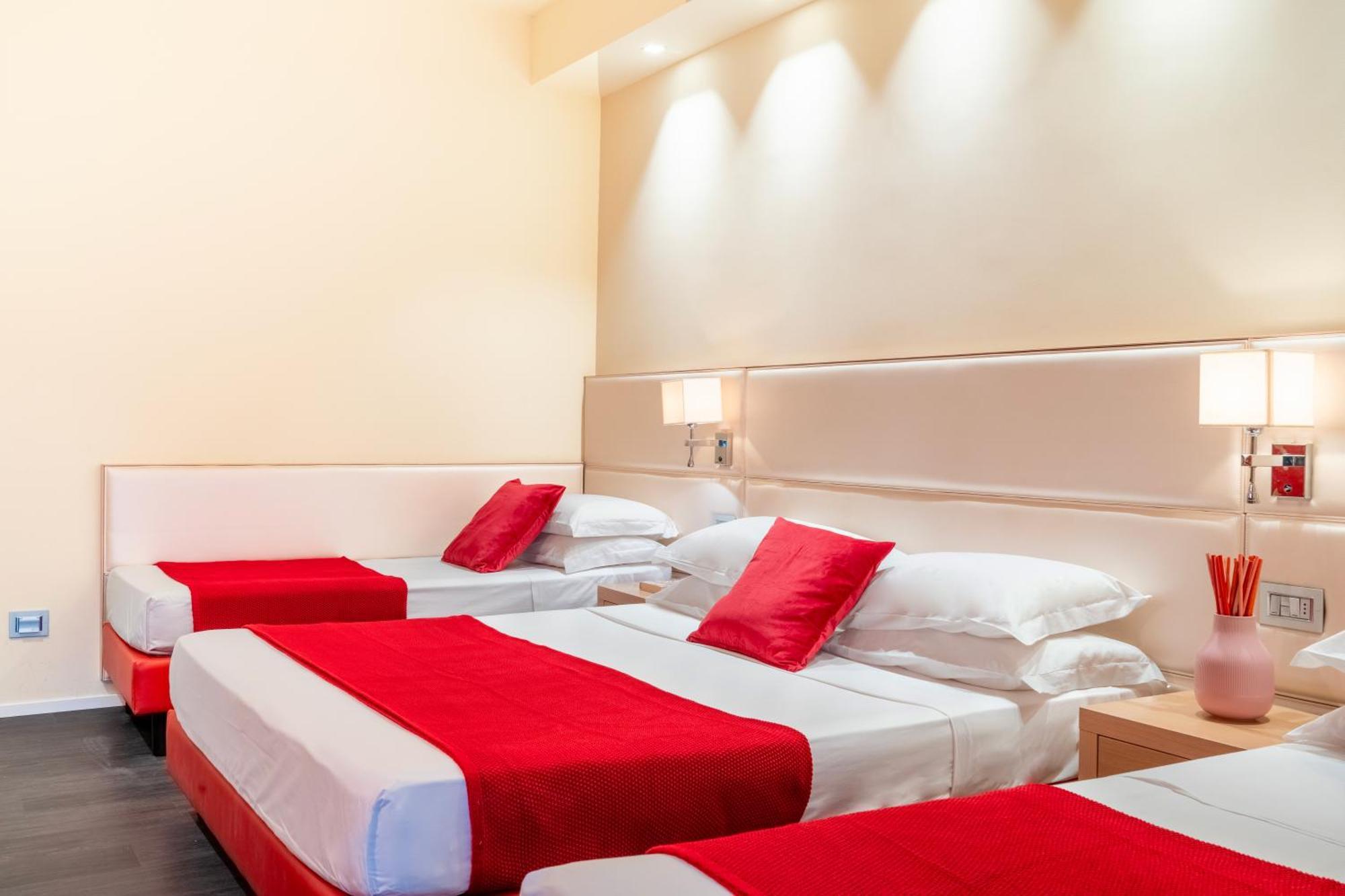 Hotel 2000 Riccione Esterno foto