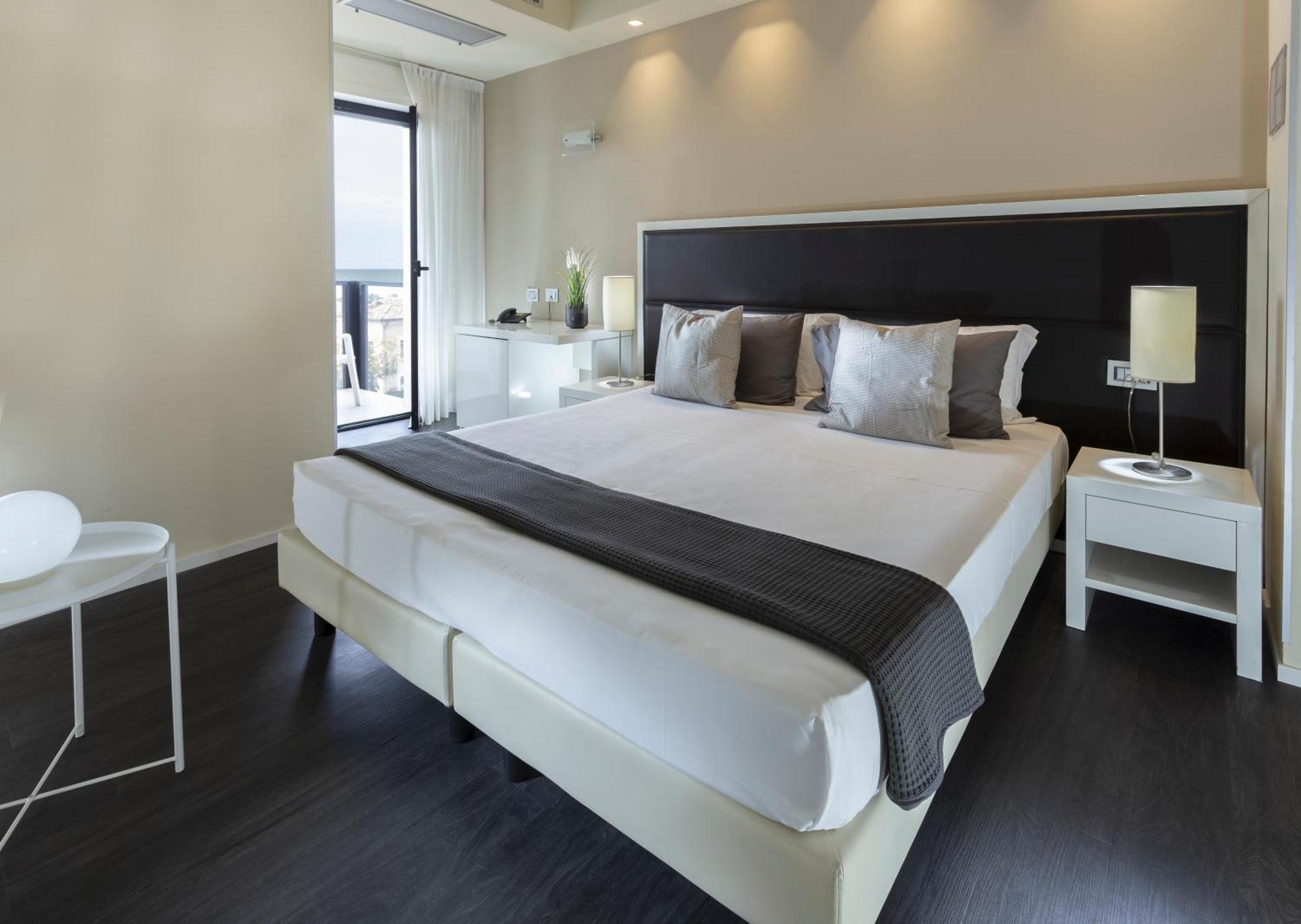 Hotel 2000 Riccione Esterno foto