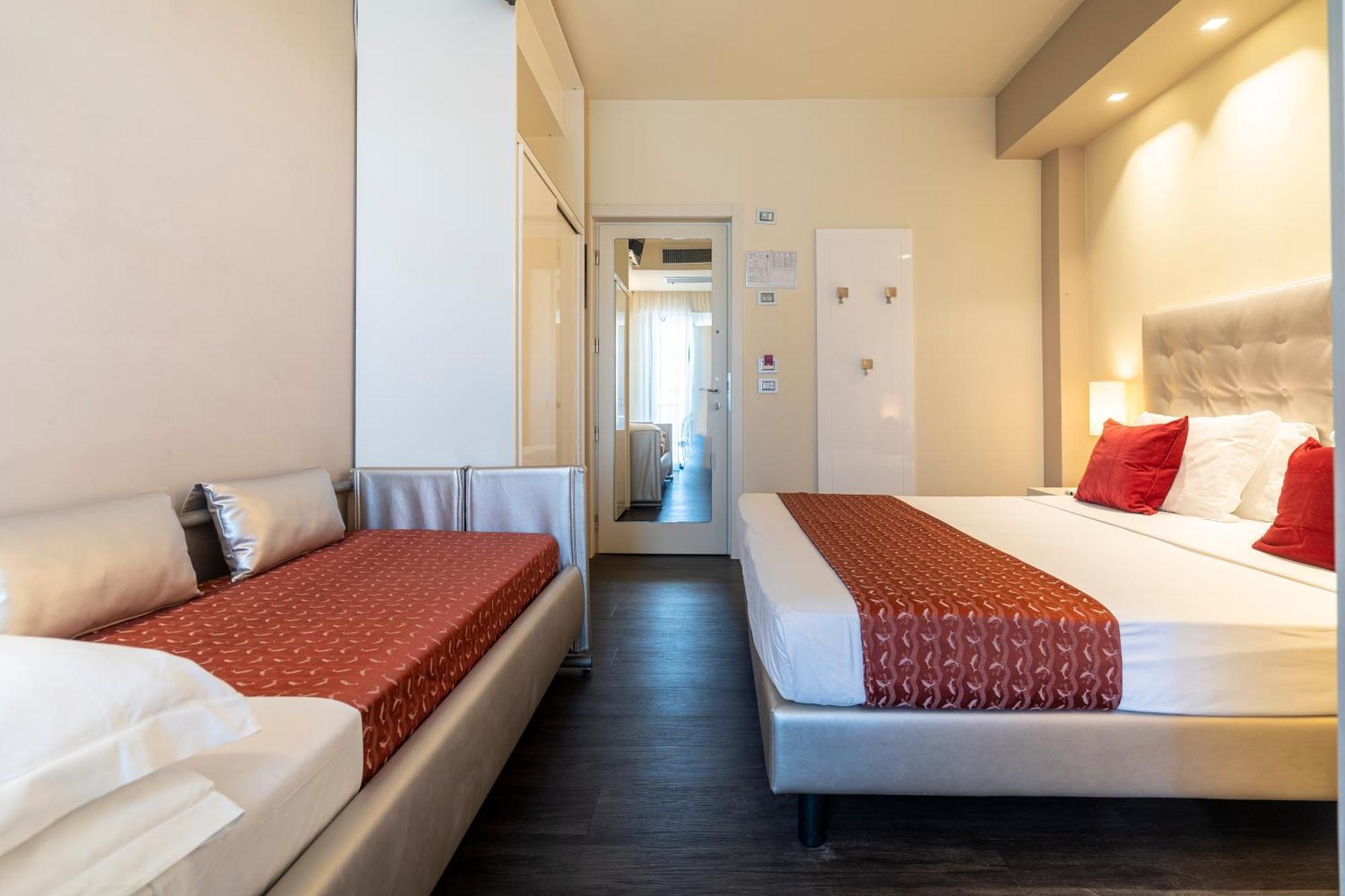 Hotel 2000 Riccione Esterno foto