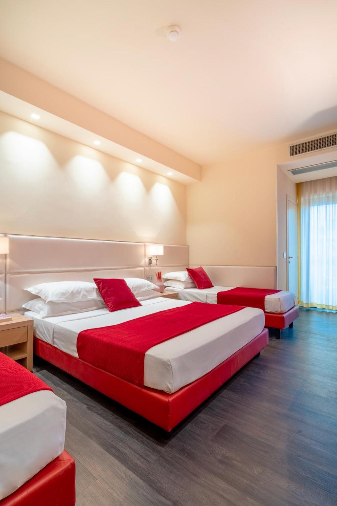 Hotel 2000 Riccione Esterno foto