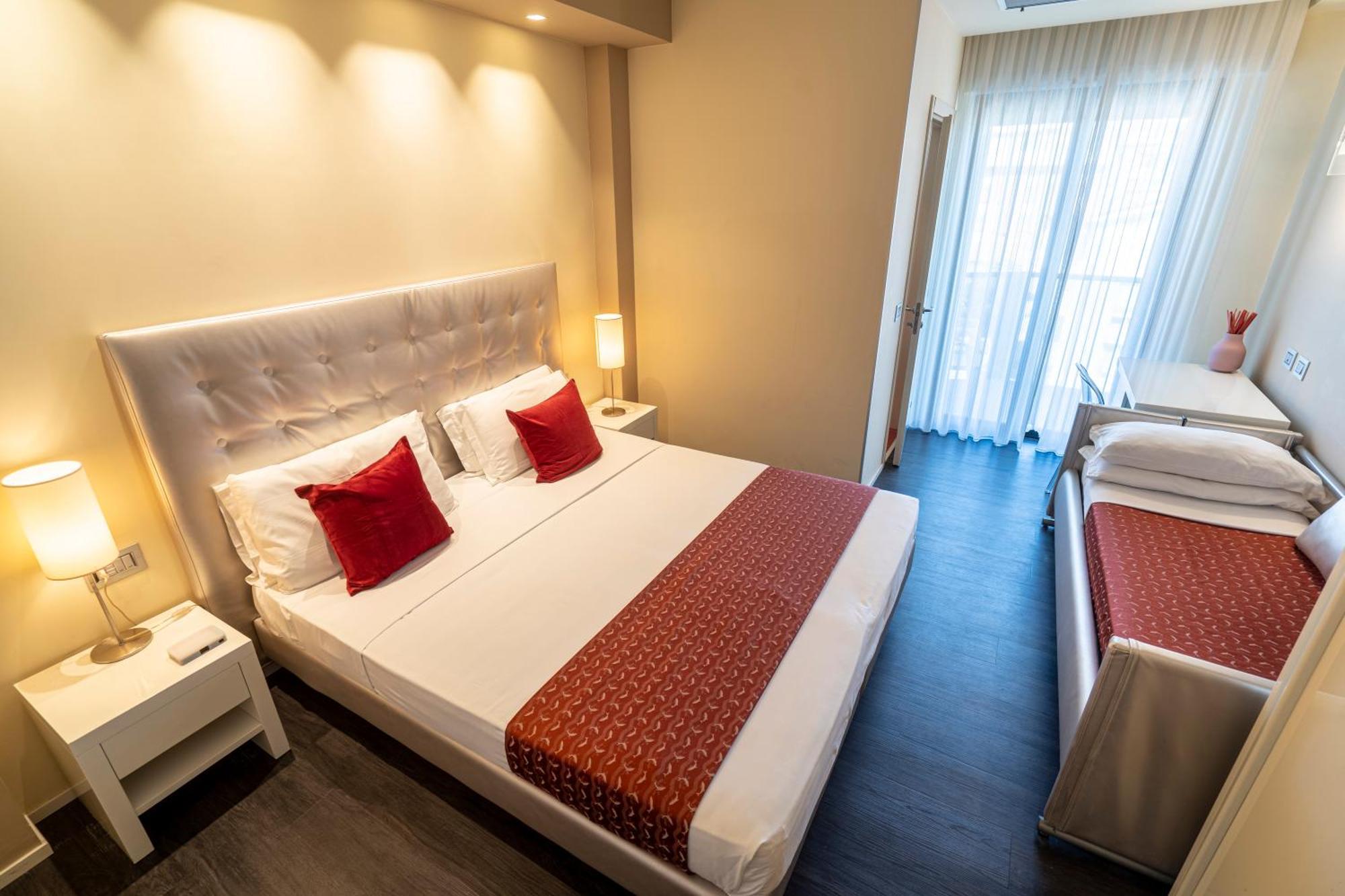 Hotel 2000 Riccione Esterno foto
