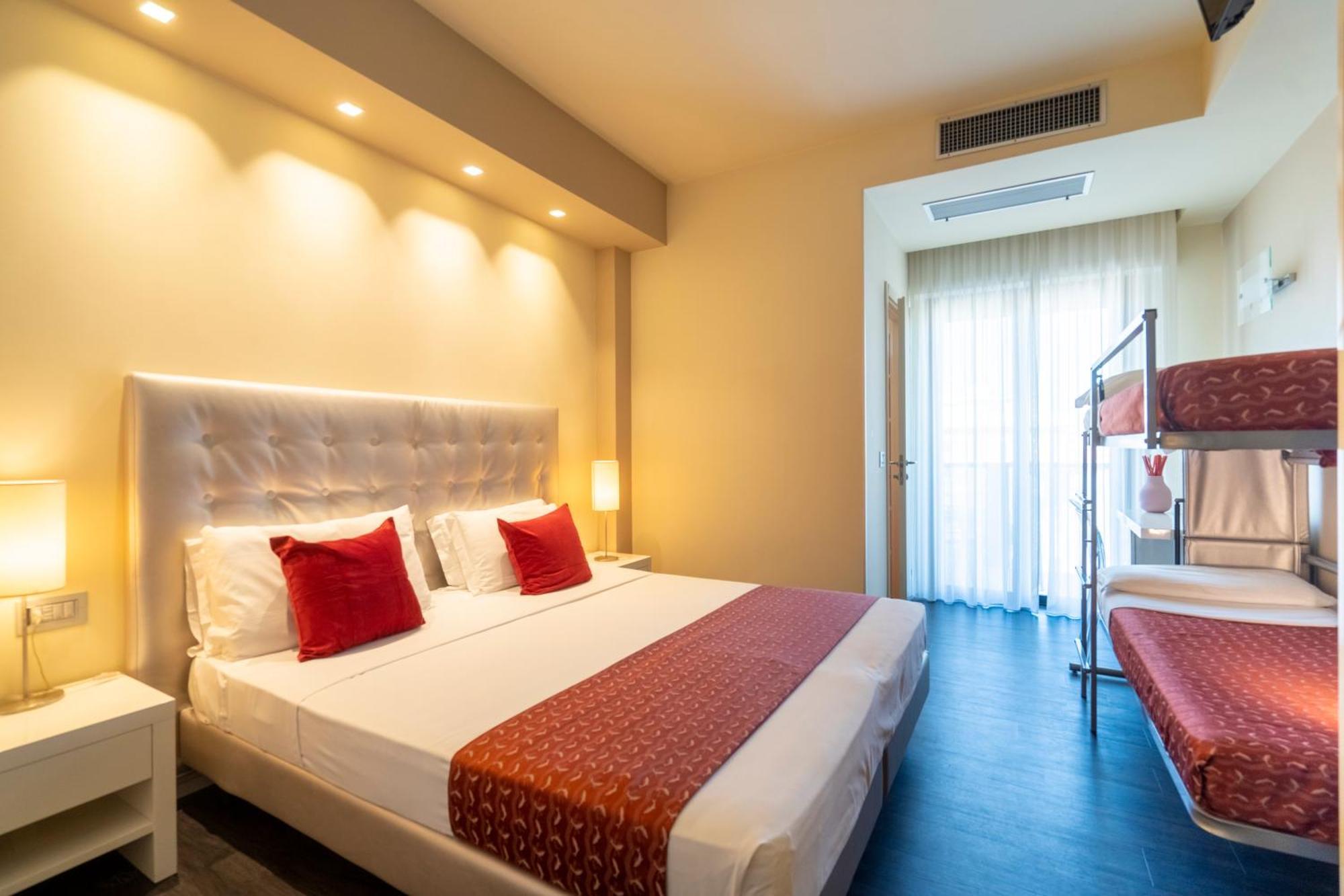 Hotel 2000 Riccione Esterno foto