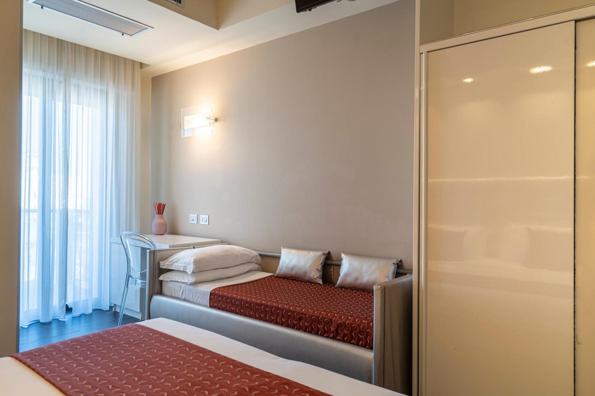 Hotel 2000 Riccione Esterno foto