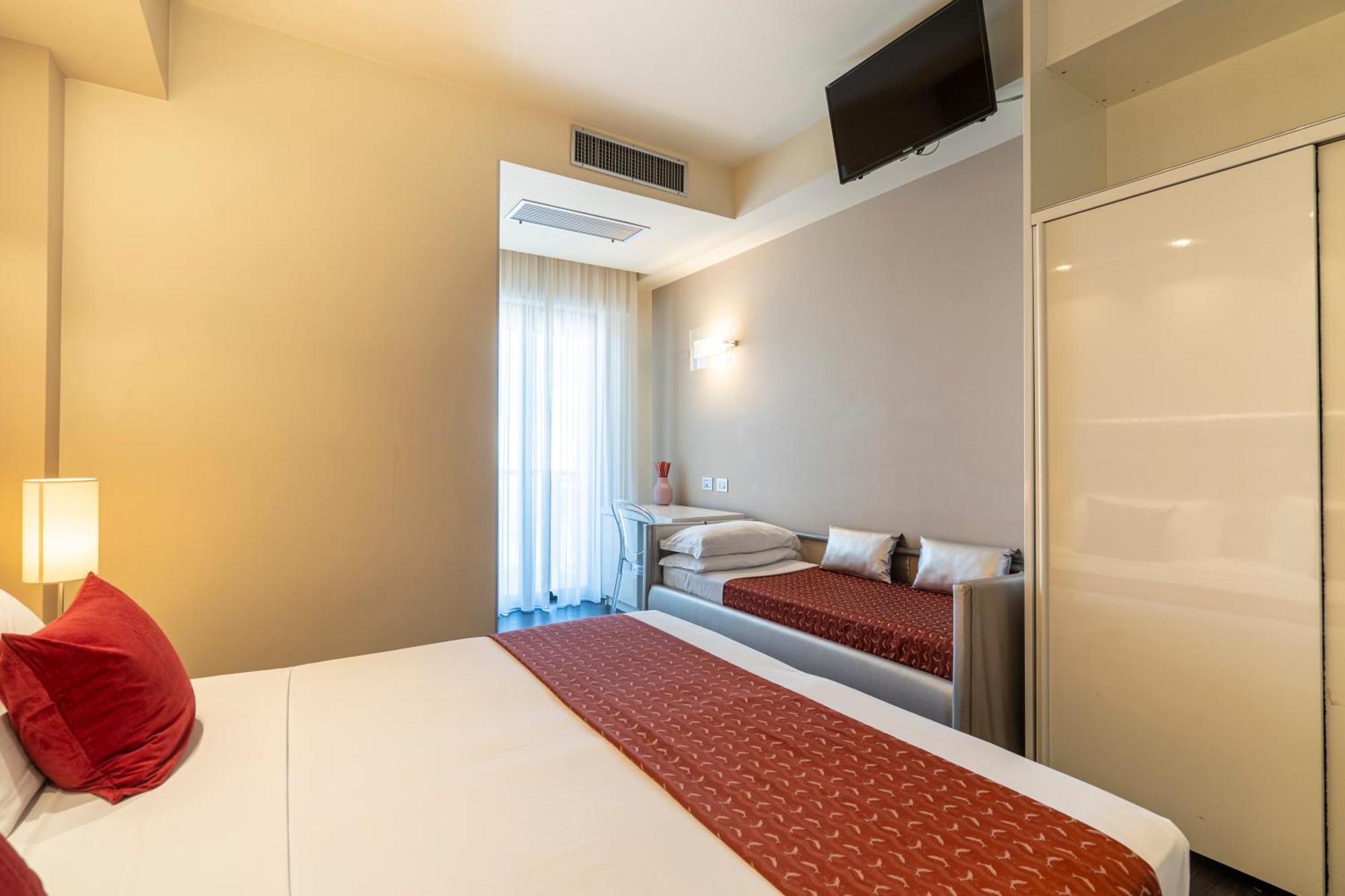 Hotel 2000 Riccione Esterno foto