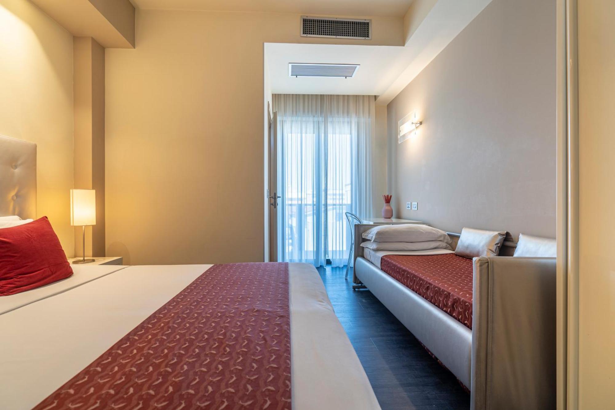 Hotel 2000 Riccione Esterno foto