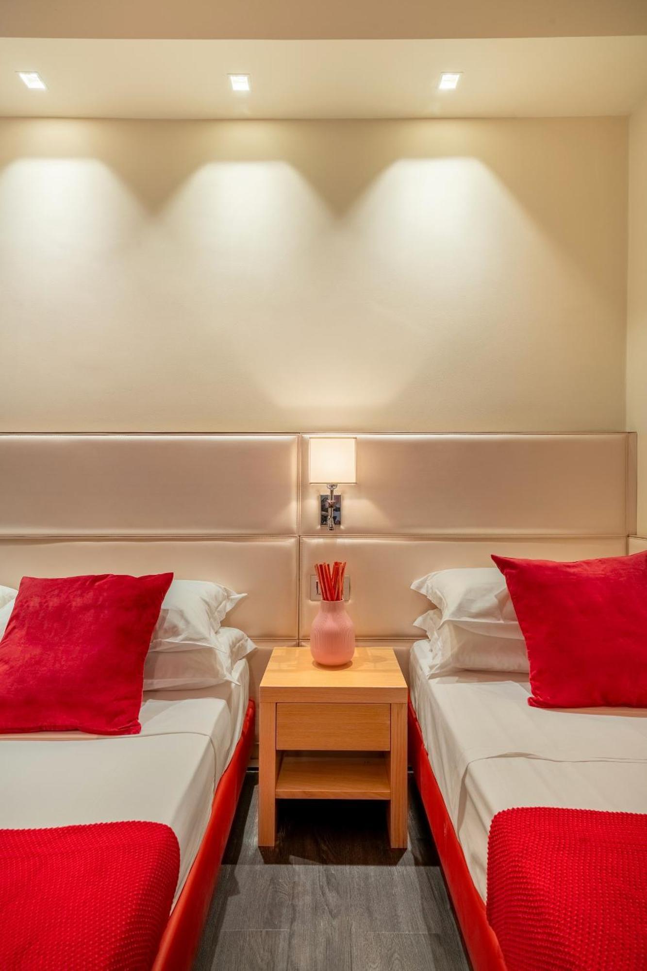 Hotel 2000 Riccione Esterno foto