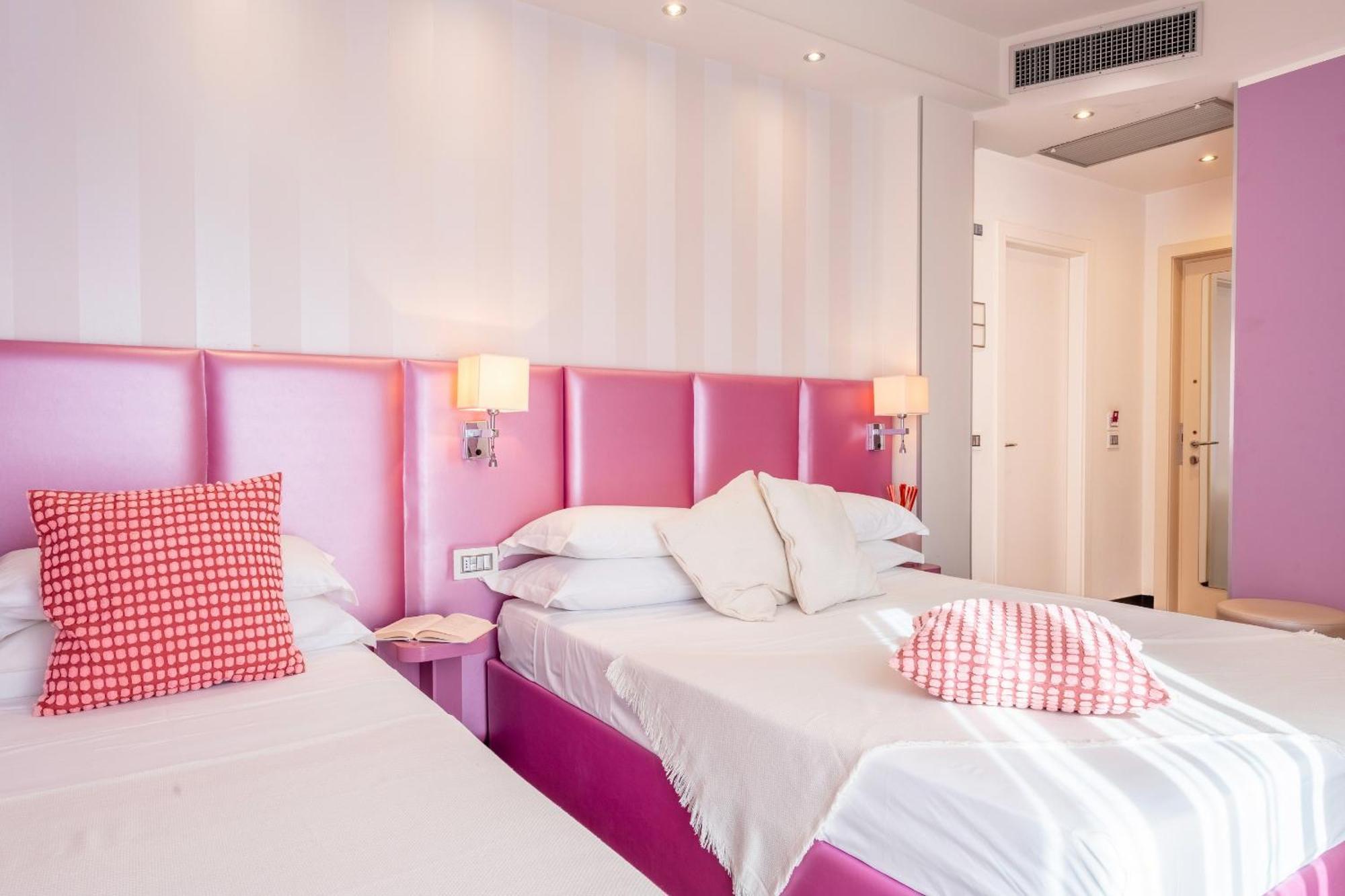 Hotel 2000 Riccione Esterno foto