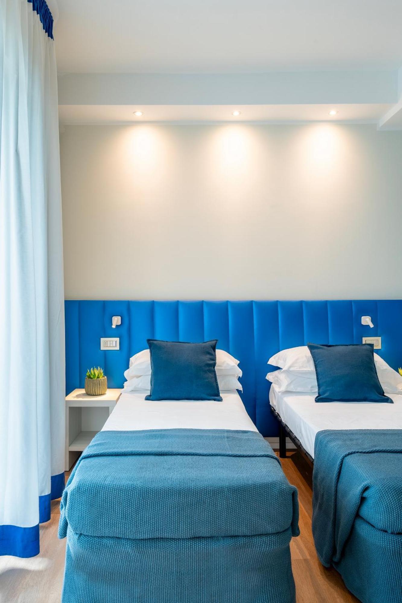 Hotel 2000 Riccione Esterno foto