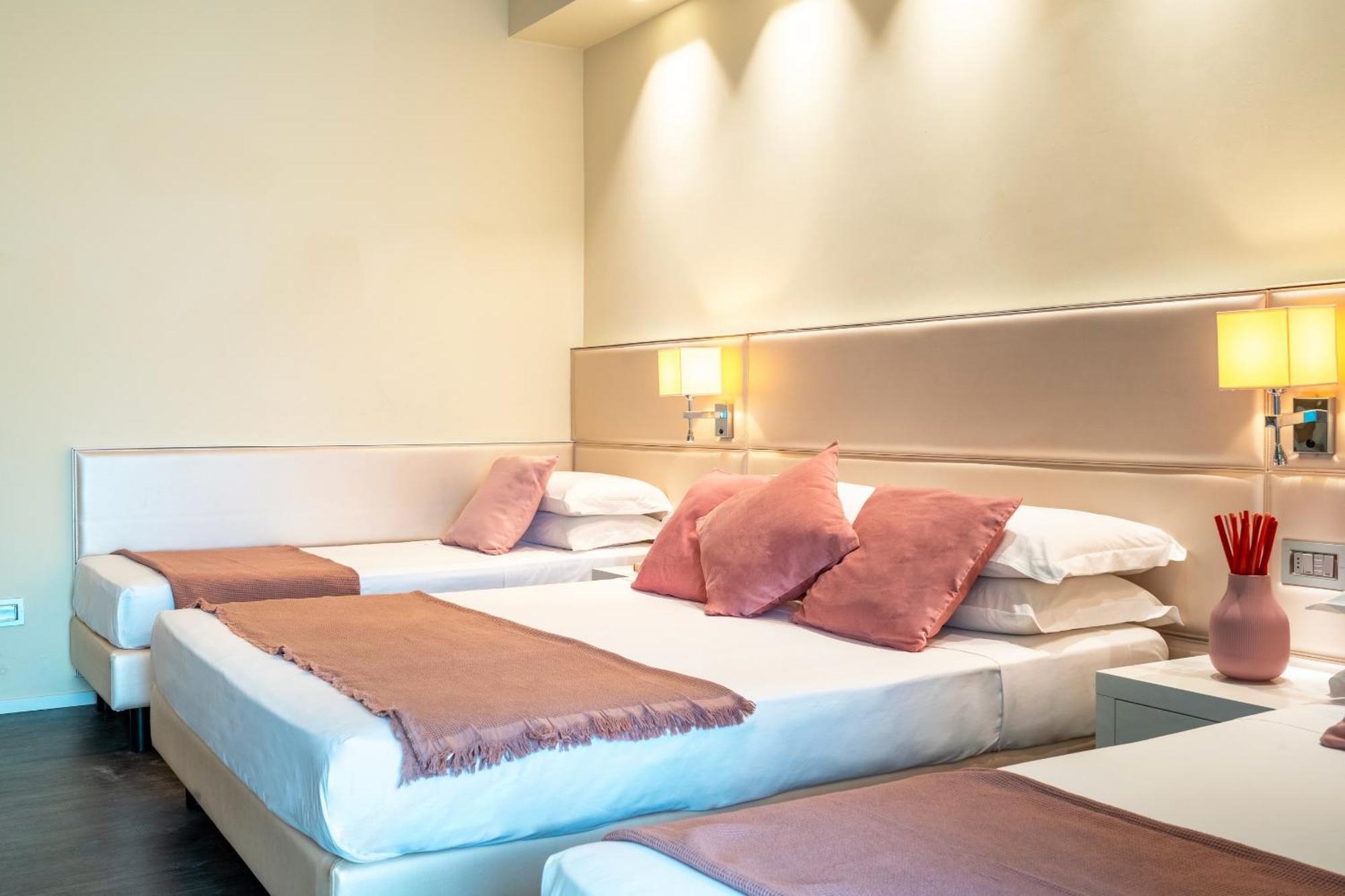 Hotel 2000 Riccione Esterno foto