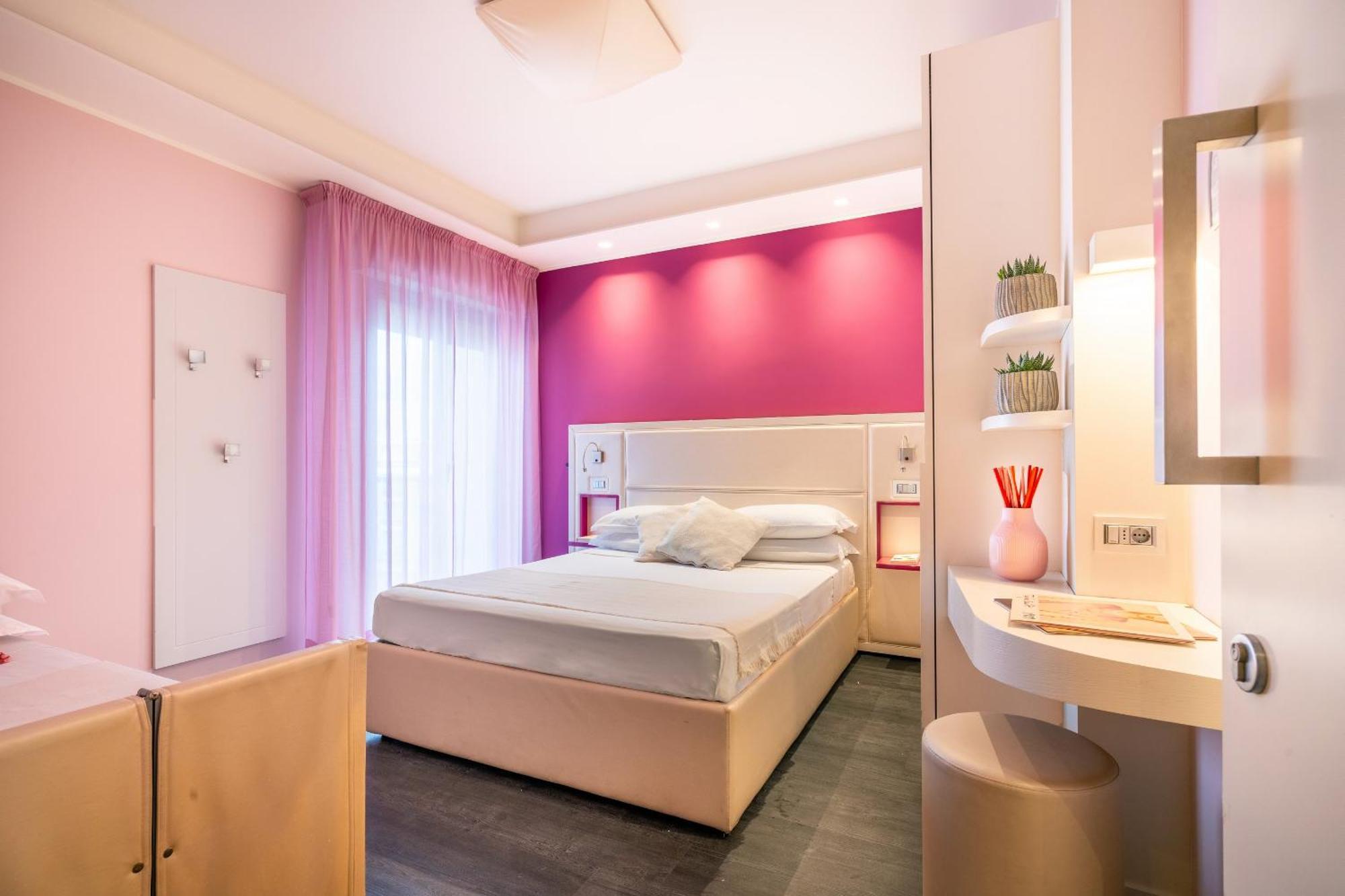 Hotel 2000 Riccione Esterno foto