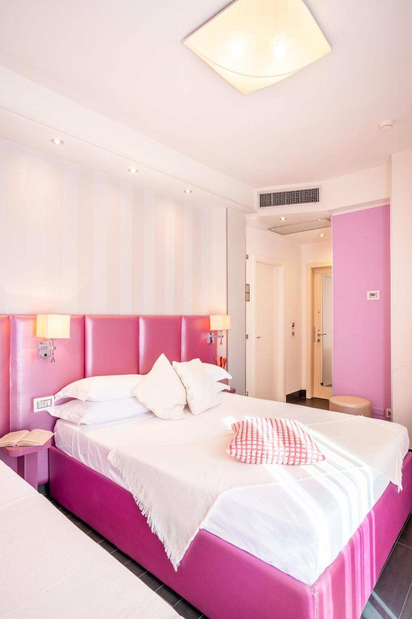 Hotel 2000 Riccione Esterno foto