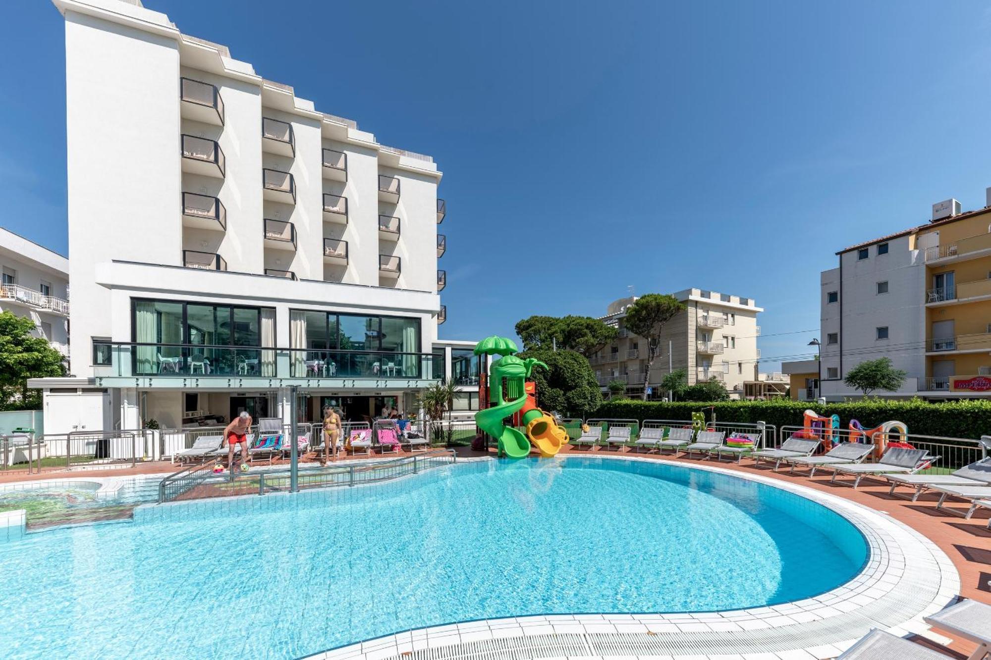 Hotel 2000 Riccione Esterno foto